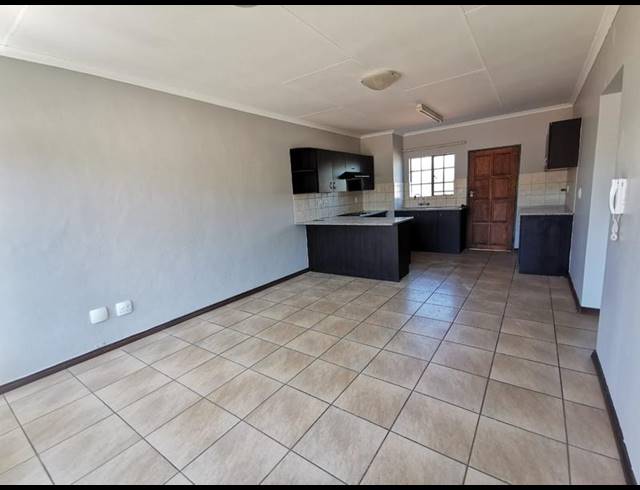 2 BEDROOM TOWNHOUSE FOR SALE IN MEYERTON CENTRAL